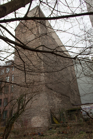 Das Denkmal im Hinterhof des Hauses 28